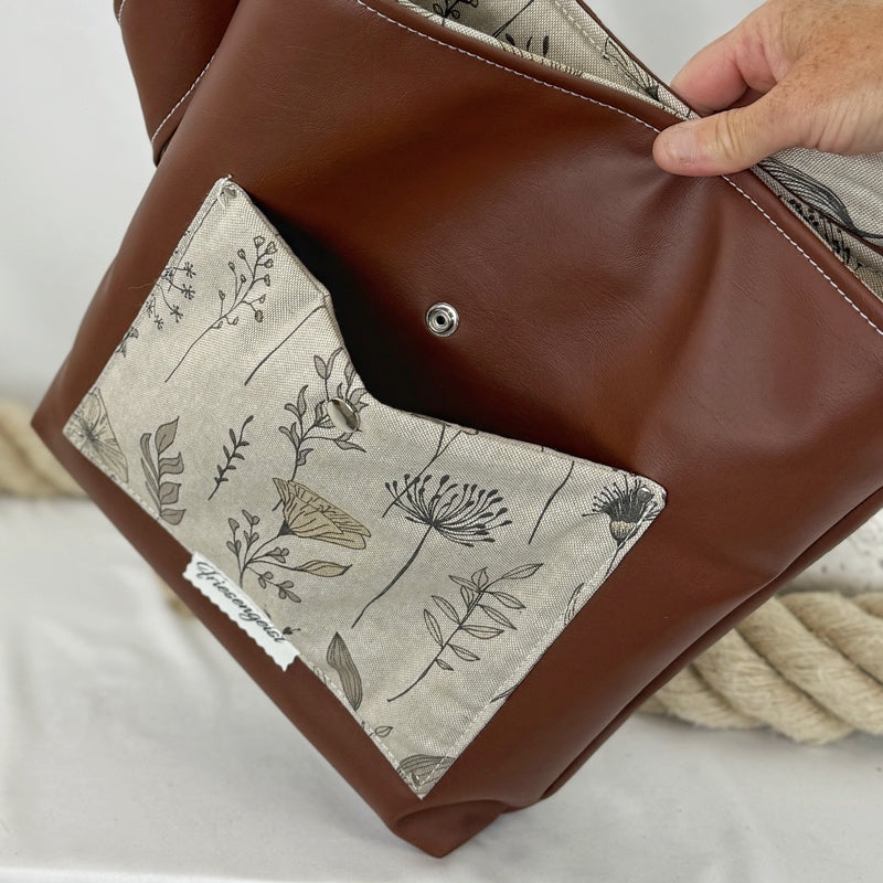 Einkaufsshopper mit einem breiten Schulterträger