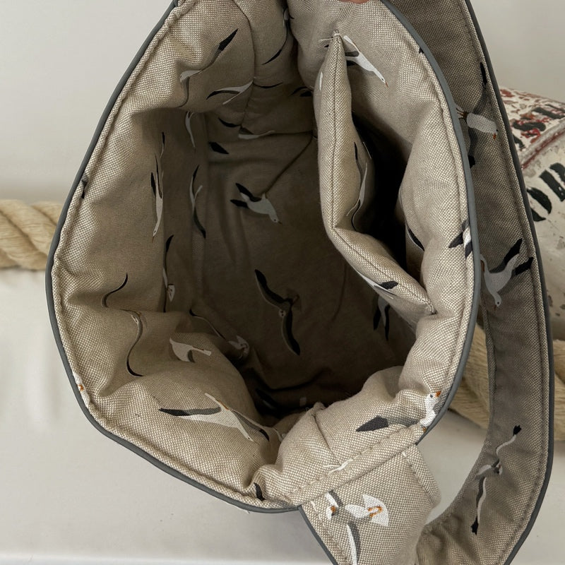 Einkaufsshopper mit einem breiten Schulterträger