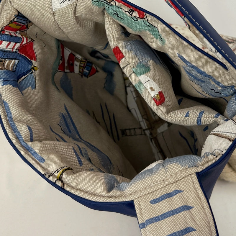 Einkaufsshopper mit einem breiten Schulterträger