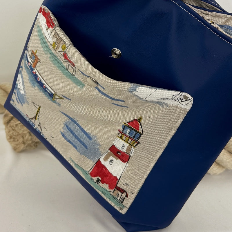 Einkaufsshopper mit einem breiten Schulterträger