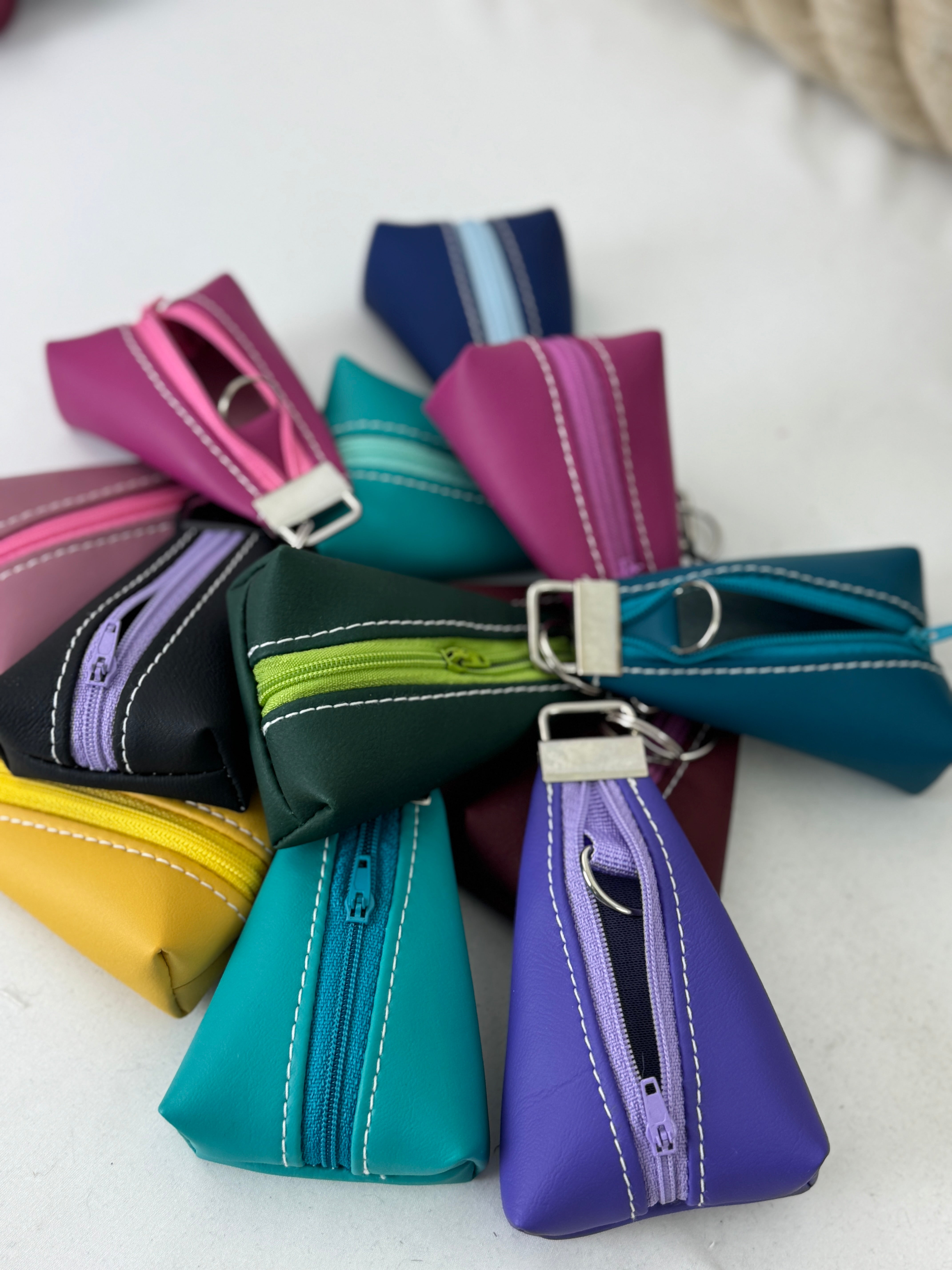 Mini-Vielzwecktasche (Farbe angeben)!
