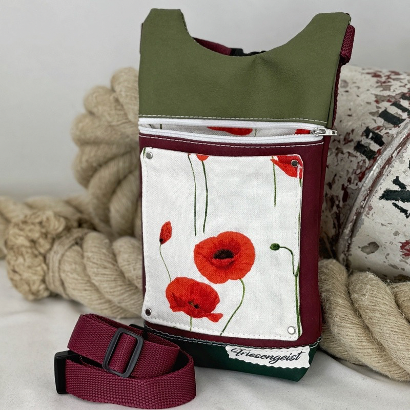 Gürteltasche, Moni