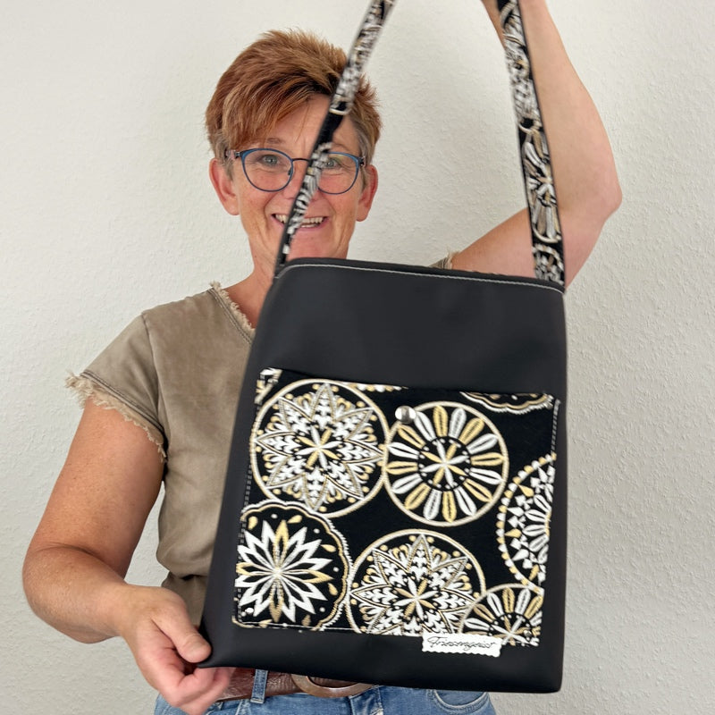 Einkaufsshopper mit einem breiten Schulterträger