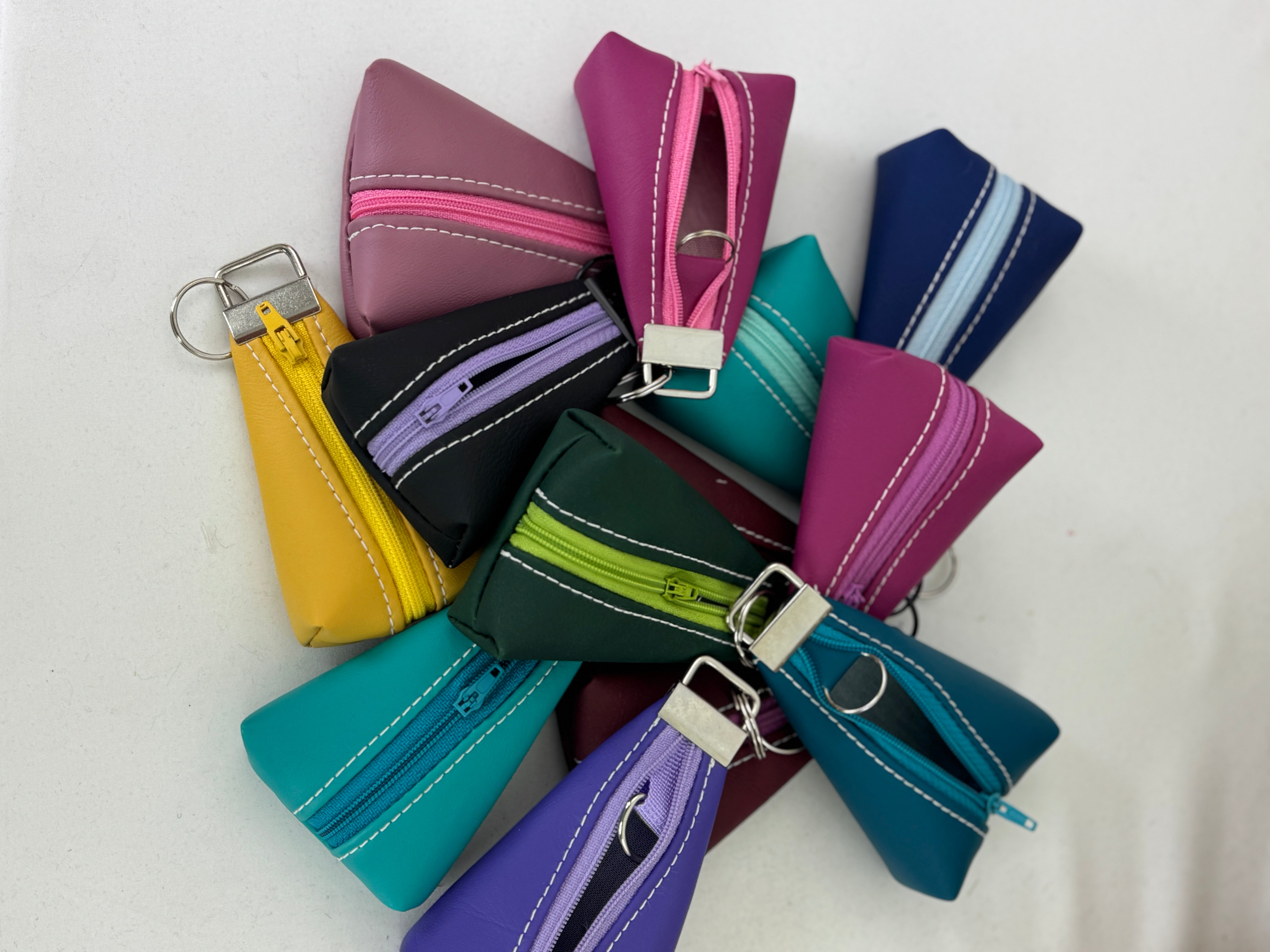 Mini-Vielzwecktasche (Farbe angeben)!